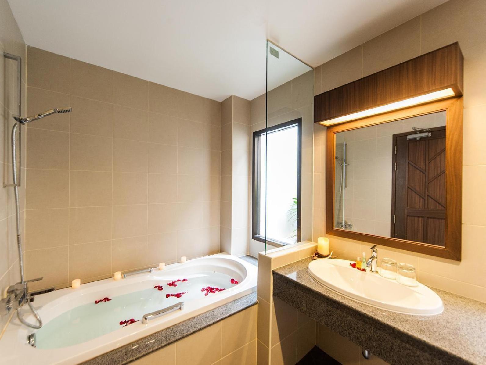 Ratana Hill Patong Aparthotel Kültér fotó